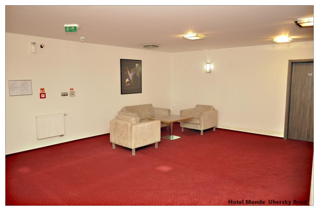 Hotel Monde Uhersky Brod Ngoại thất bức ảnh