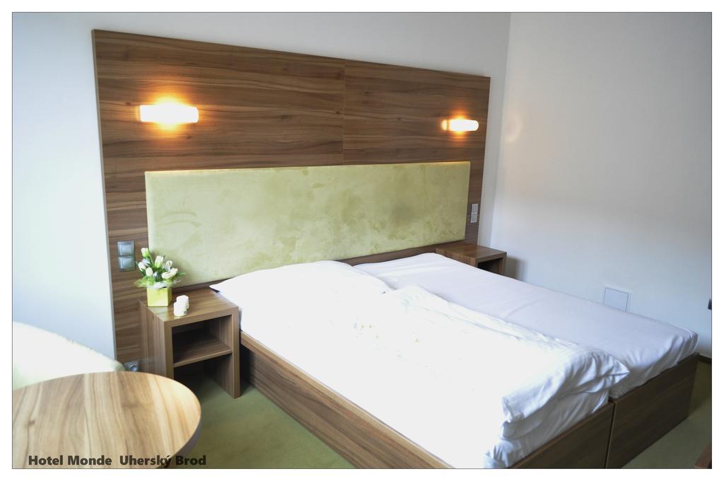 Hotel Monde Uhersky Brod Ngoại thất bức ảnh