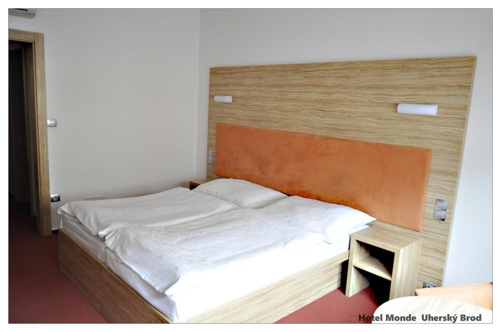 Hotel Monde Uhersky Brod Ngoại thất bức ảnh