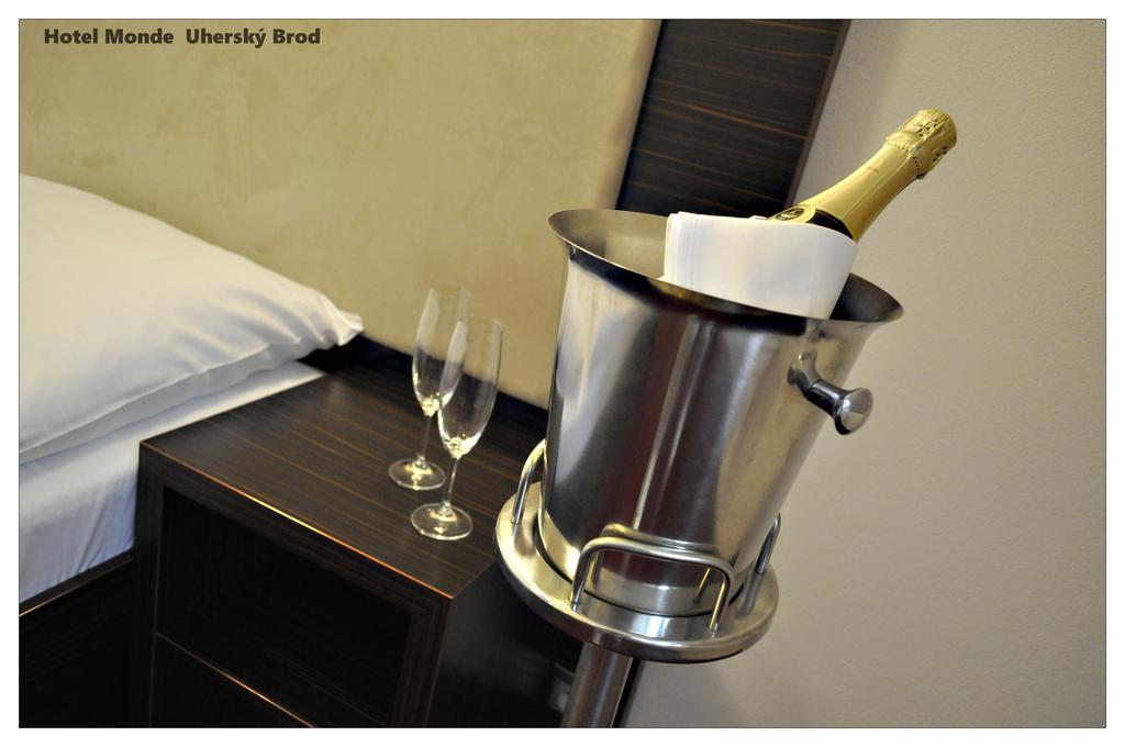 Hotel Monde Uhersky Brod Ngoại thất bức ảnh