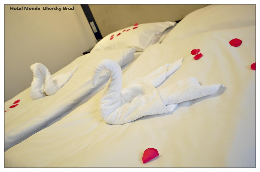 Hotel Monde Uhersky Brod Ngoại thất bức ảnh