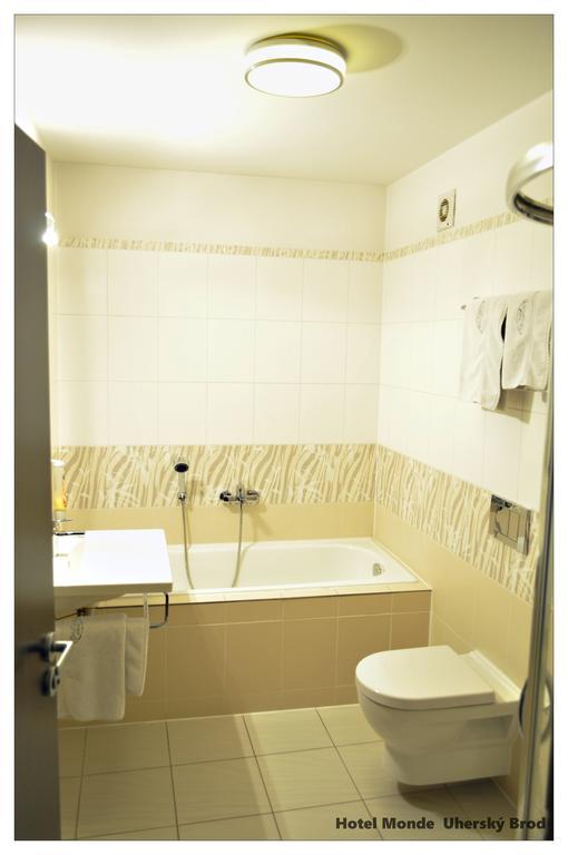 Hotel Monde Uhersky Brod Ngoại thất bức ảnh