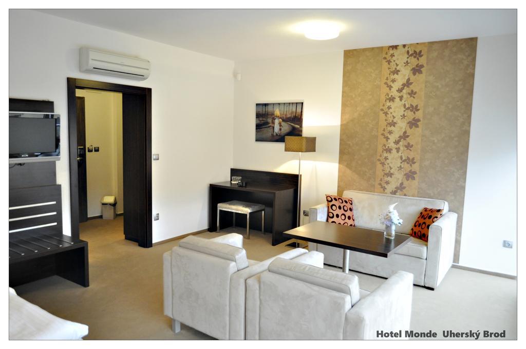 Hotel Monde Uhersky Brod Ngoại thất bức ảnh