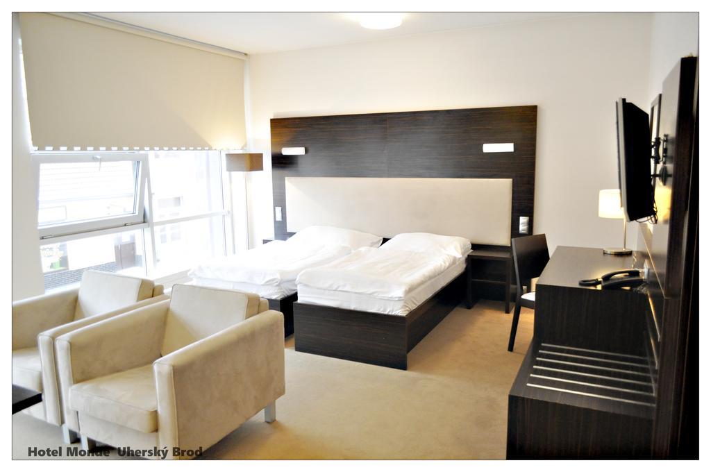 Hotel Monde Uhersky Brod Ngoại thất bức ảnh
