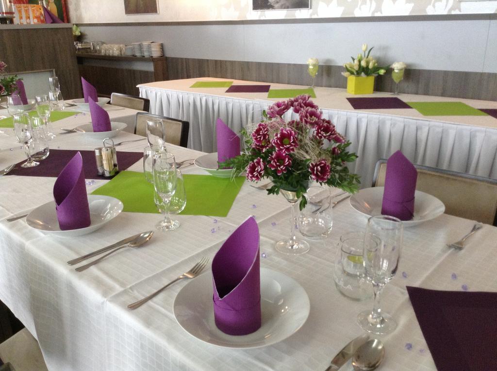 Hotel Monde Uhersky Brod Ngoại thất bức ảnh
